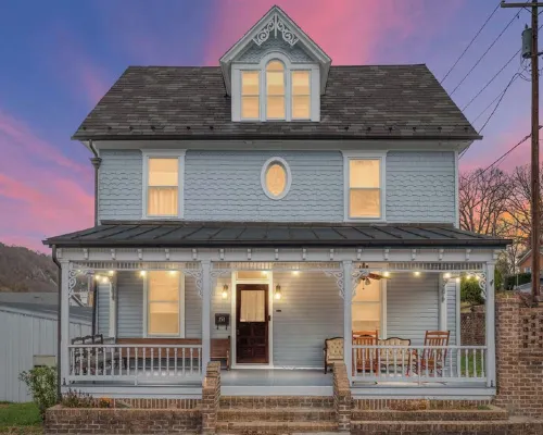 Historic Home w/ Sauna, HotTub, Speakeasy & Game Room Hotels in Berkeley Springs