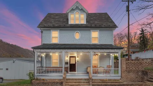 Historic Home w/ Sauna, HotTub, Speakeasy & Game Room Hotels in Berkeley Springs