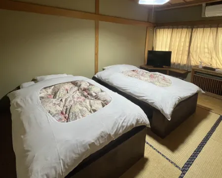 Kashiwaya Hotels in Chikuma