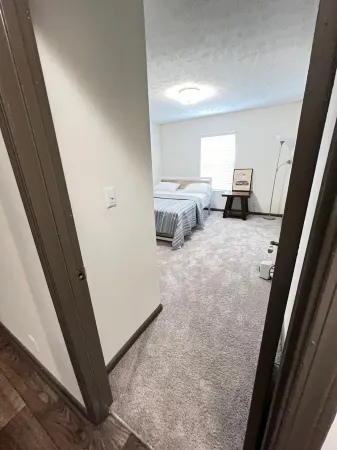 Entire cozy 2-bedroom Guest House in Atlanta Отели рядом с достопримечательностью «Azalea Park Boardwalk, Roswell»