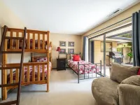 Wapato Point Halmalka Condo 502-B 2 Bed 2 Bath Sleeps 5-6, Close to Outdoor Pool Hotels in Manson