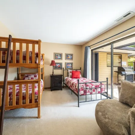 Wapato Point Halmalka Condo 502-B 2 Bed 2 Bath Sleeps 5-6, Close to Outdoor Pool
