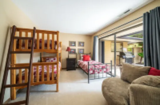 Wapato Point Halmalka Condo 502-B 2 Bed 2 Bath Sleeps 5-6, Close to Outdoor Pool