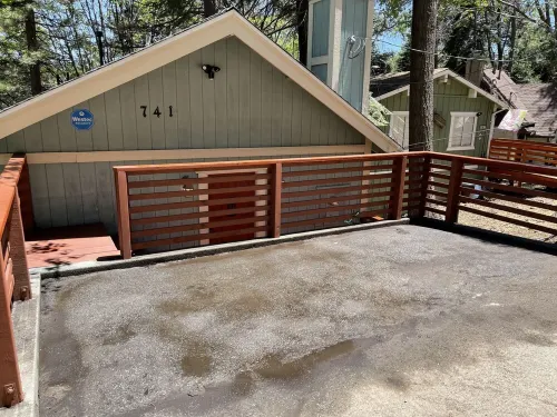 Cozy Stone Fireplace in a Relaxing 2 Bedroom Cabin Hotels in Lake Arrowhead