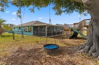 Charming 4-bedroom Pool and Hot Tub home with WiFi in delightful Port Charlotte