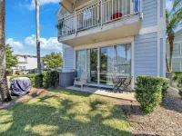 Destin Crystal Beachside Escape~Steps to Beach & Pool~Prime Location - Country Houses
