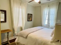 Acadian cottage 1 minute walk to beach, 5 minutes to Old Town BSL! Best location