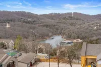 Charming 2-bedroom condo right behind SDC