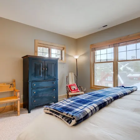 5 Bedroom Ski In/Out Powder Ridge Cabin
