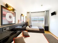 Hostal Athenas Hotel di Badalona
