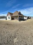 Charming 4-bedroom farmhouse with AC, WiFi near lovely Holton. Beautiful view