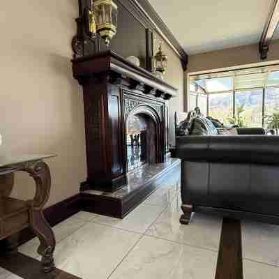 Exclusif mansion luxe sur fleuve face mont st hilaire Rooms