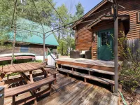 Modern Treetop Log Cabin in the Heart of Schroon Lake Hotels in Schroon