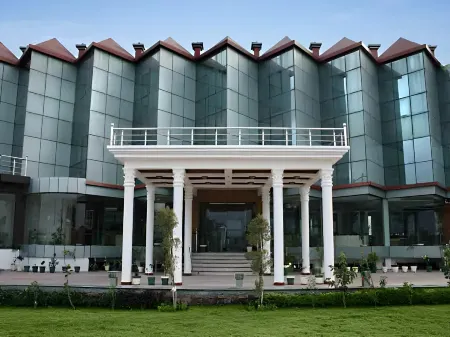 Hotel Padmini Palace Отели рядом с Аэропорт Дехрадун