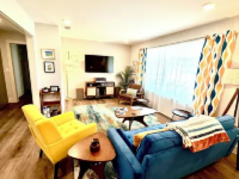 Spacious 3 bedroom hom in charming Marble Falls with WiFi, AC Hoteles en Marble Falls