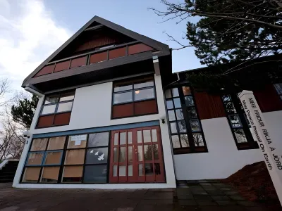 Reykjavik Peace Center Guesthouse Hotel a 
