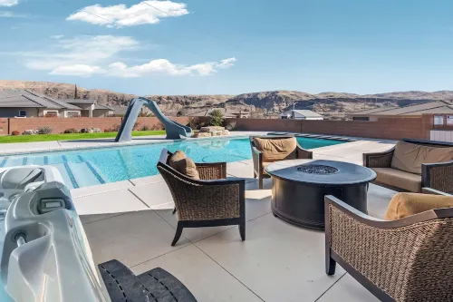 Pool_Hot Tub_Fire Pit_Water Slide_Garage Parking