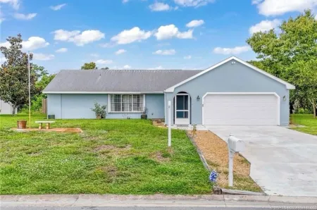 Welcome to the Hacienda South!  Only 15 Min. From the Beach! Отели рядом с достопримечательностью «Порт-Сент-Люси Ботаникал Гарденс»