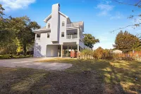Elegant Escape: Pool-Gourmet-Kitchen-Elevator