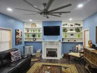 3-bedroom house in enjoyable Laurel with WiFi, AC