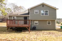 Beautifully Renovated 4-Bed, 3-Bath Family Home with Modern Finishes in Decatur Hotel dekat Mark Trail Park and Recreation Center