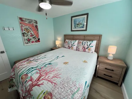 Laughing Gull at Shorebirds 3min walk to beach Sunsets! Kayaks Bikes and More! Отели в г. Манасота-Ки