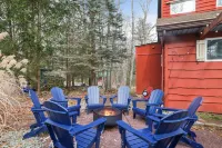 NEW! Modern Cabin - Hot Tub, Fireplace, Central Location