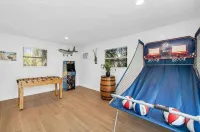 2 Miles to the Beach and 5th Ave