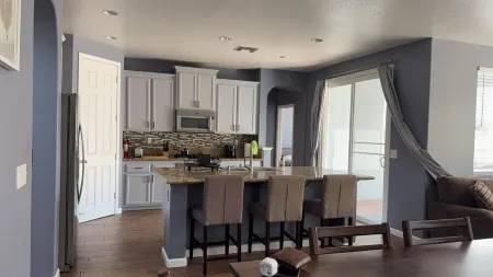 Spacious 4-bedroom house in brilliant Elk Grove with AC, WiFi Отели рядом с достопримечательностью «Парк Вельма & Лестер Кинг»