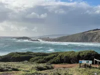 Bright, Spacious 5 bedroom home. 5 mins from the beach. Hotels in Dunsborough