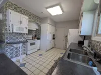 Beautiful & Spacious 2nd Floor Apartment