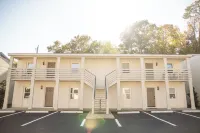 Porter #10 - Perfect Ocean Springs location with Pool - near Beach and Downtown!