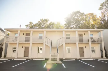 Porter #10 - Perfect Ocean Springs location with Pool - near Beach and Downtown!