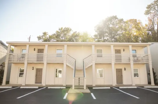 2Br w/Pool in the Perfect Location Near Beach and Downtown! Porter #10