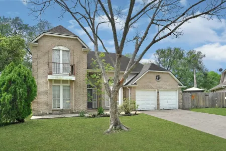 Quiet 4BR Near Nasa & Kemah, King Bed, Bbq, Patio