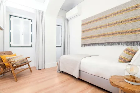 Limehome Evora Rua de Machede 61 Отели рядом с достопримечательностью «Igreja de Santo Antao»