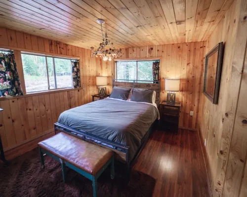 Riverside Mid-Century Cabin with Mountain Views Hotels in Baring