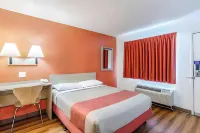 Motel 6 Modesto, CA - Pools