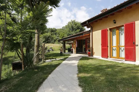 Agriturismo Terra e Lago d'Iseo Franciacorta Отели в г. Адро