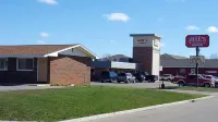 Travelers Lodge Marshall Hotels near Walnut Grove Mercantile