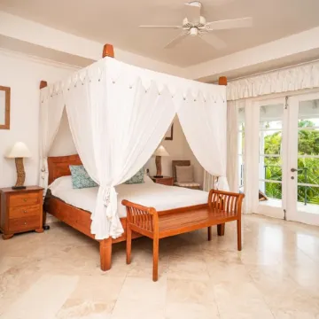 Schooner Bay 112 by Blue Sky Luxury