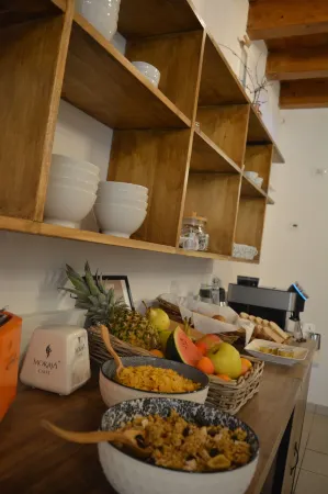 Ostello Casa Rossa Отели рядом с достопримечательностью «Laveno Mombello Lago»