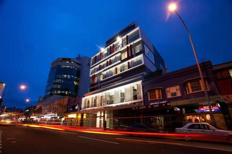 Holiday Inn & Suites Sydney Bondi Junction, an IHG Hotel