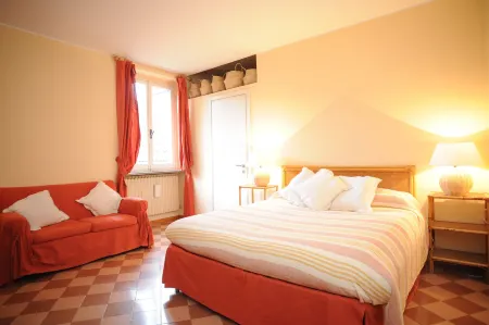 Ivy House Отели рядом с достопримечательностью «Национальный музей науки и технологий Леонардо да Винчи»