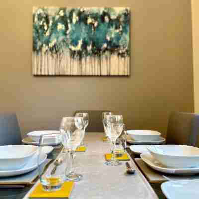 2 Bedroom House in Central Winchester Dining/Meeting Rooms
