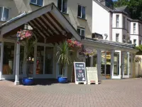 高爾飯店 Saundersfoot Beach附近的飯店
