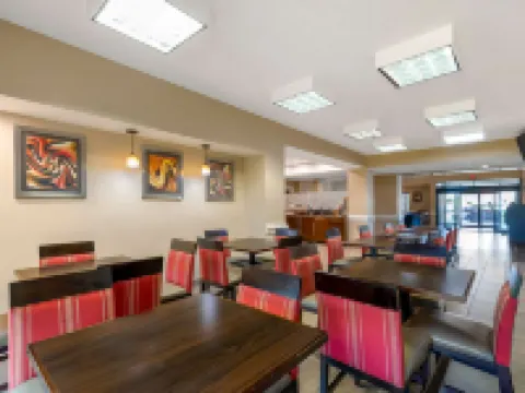 巴吞魯日艾倫港舒適套房酒店 西巴吞魯日縣酒店