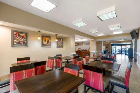 Comfort Suites Port Allen - Baton Rouge Отели в г. Аддис
