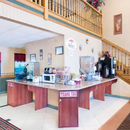 Super 8 by Wyndham Troy IL/St. Louis Area
