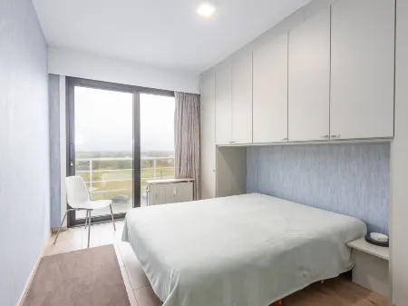 Apartment with a Beautiful Terrace and Sea View Отели рядом с достопримечательностью «Residence Park Cosmos - B.V.B.A. Luna»